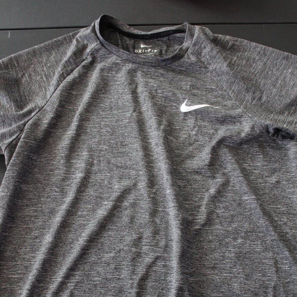 Nike Dri-Fit Stretch T-Shirt Mens Medium Gray (121)